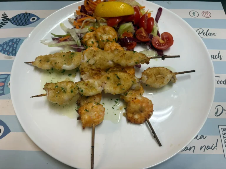 Spiedini misti di calamari e gamberi